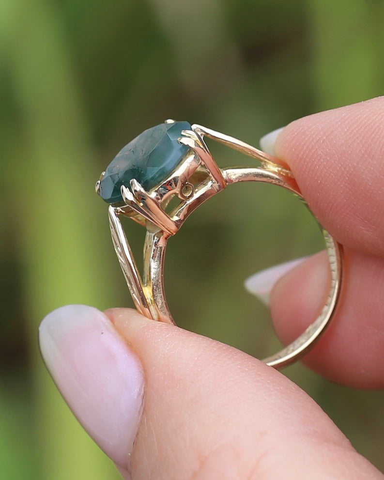 3ct Round Moss Agate Double Claw Set Ring, 9ct Yellow Gold, size N or 6.75, 4.11g