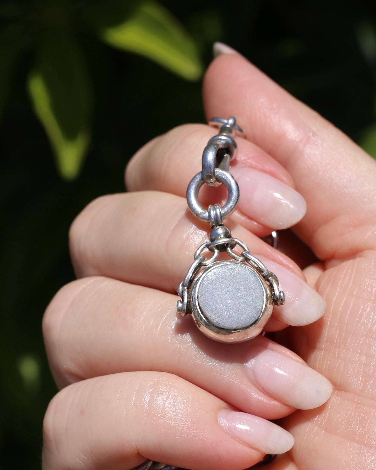 Vintique Spinner Fob with Chain Detail and Agate Faces, 5.4g