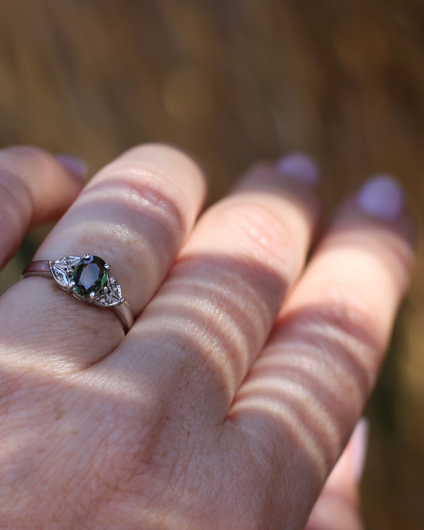 0.8ct Parti Sapphire and Single Cut Diamond Ring, 9ct White Gold, size N or just over 6.5, 2.00g