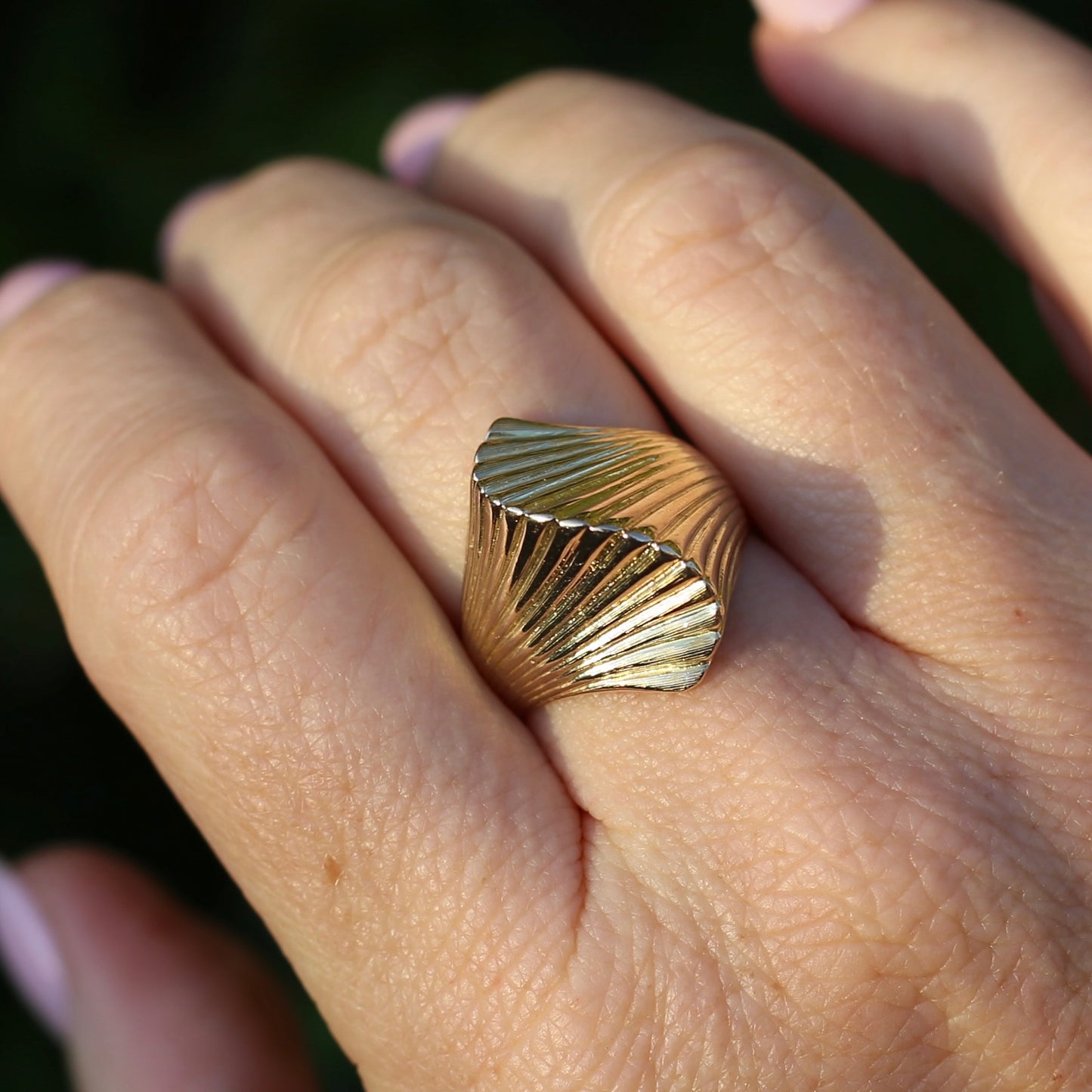 Mid Century Modernist 14ct Gold Sculptured Shell or Fan Ring, size R or 8.5 (maybe fits a bit bigger)