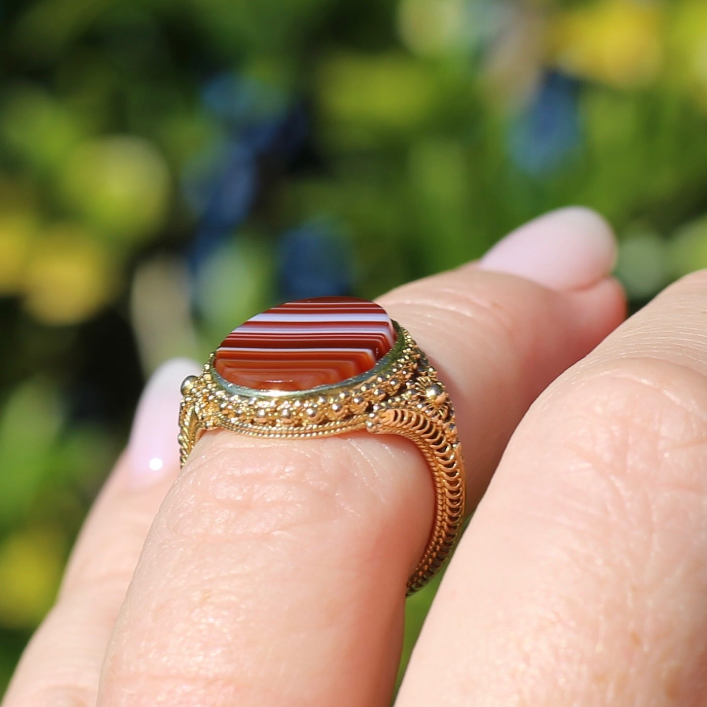 Mid Century Banded Agate in the Elaborate Scroll Detailed Floral Ring, 14ct Yellow Gold, size K1/2 or just under 5.5