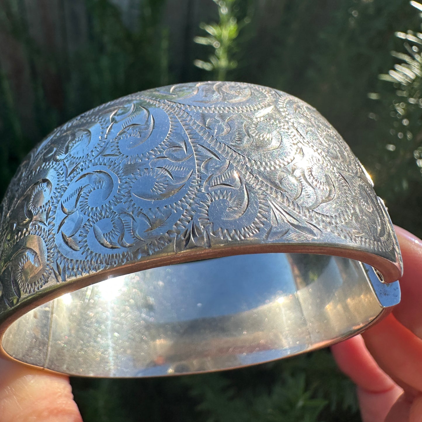 Vintage Hinged New Zealand Engraved Silver Hollow Bangle, Leaf or Fern Design, 25.75mm, 39.5g