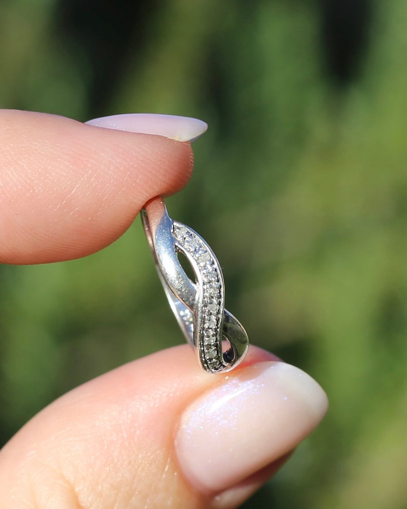 Natural Diamond Infinity Ring, Sterling Silver, size M or 6.25, 1.55g