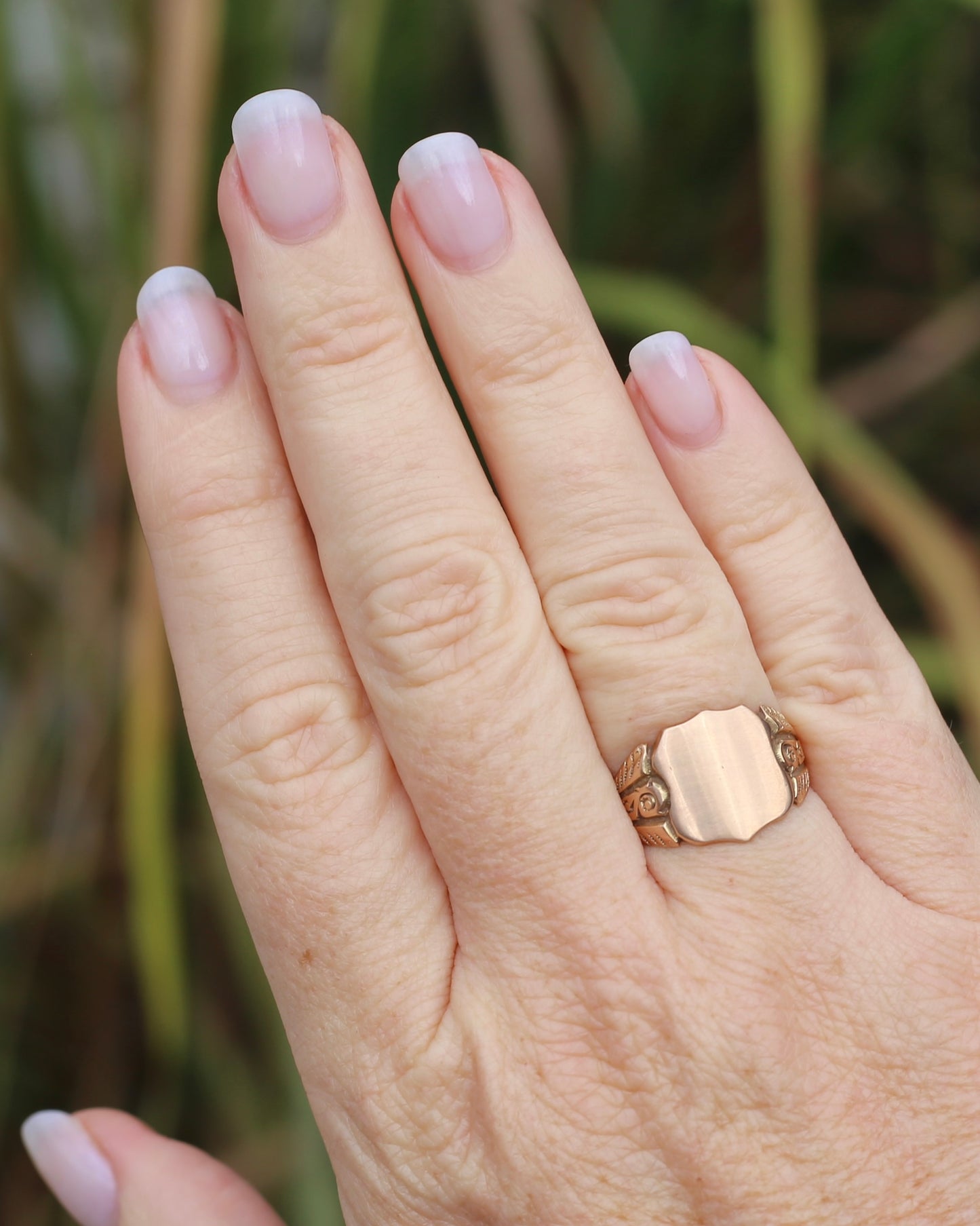 Antique 1918 Signet Ring with Carved Shoudlers, 9ct Old Rose Gold, size Q or 8 - fits more like O1/2 - P or 7.5 based on width, 4.29g