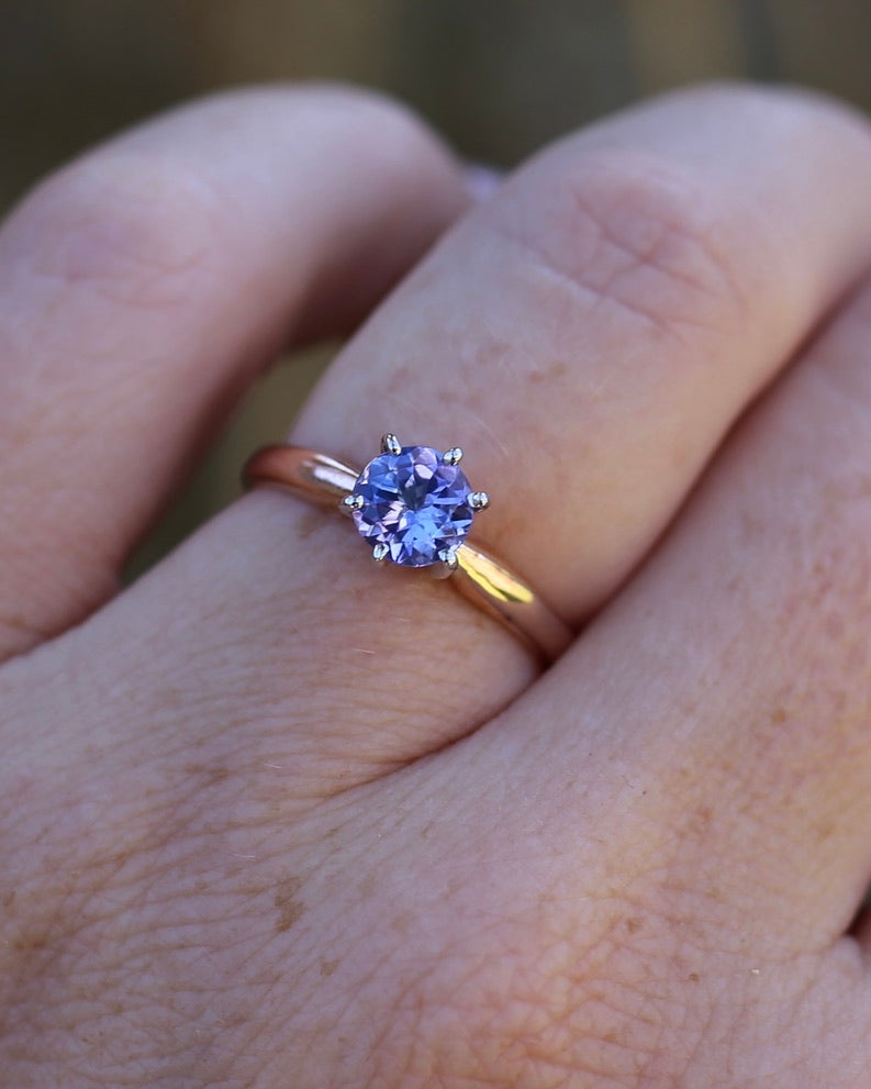 1ct Natural Tanzanite 6 Claw Ring, 10ct Rose and White Gold, size N1/2 or just under 7, 2.49g