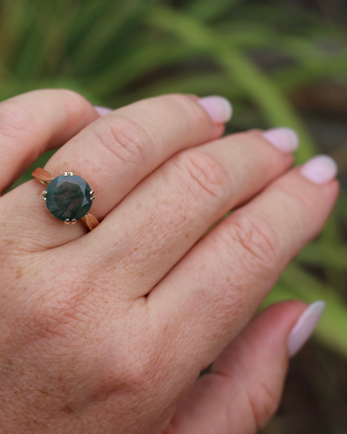 3ct Round Moss Agate Double Claw Set Ring, 9ct Yellow Gold, size N or 6.75, 4.11g