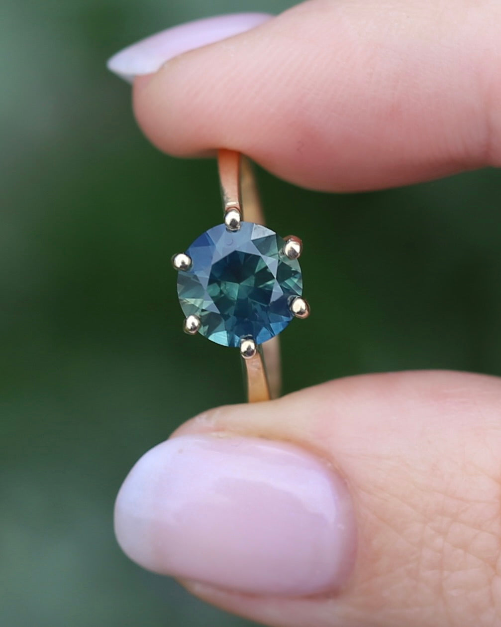 2.95ct Unheated Parti Sapphire Solitaire, 9ct Yellow Gold, size O or 7.5, 3.05g