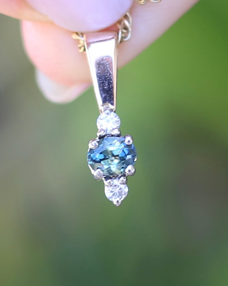Vintage 0.55ct Parti Sapphire and 0.11ct Diamond Trilogy Pendant, 1.00g