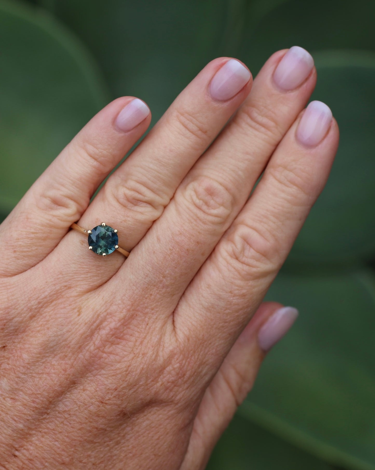 2.95ct Unheated Parti Sapphire Solitaire, 9ct Yellow Gold, size O or 7.5, 3.05g