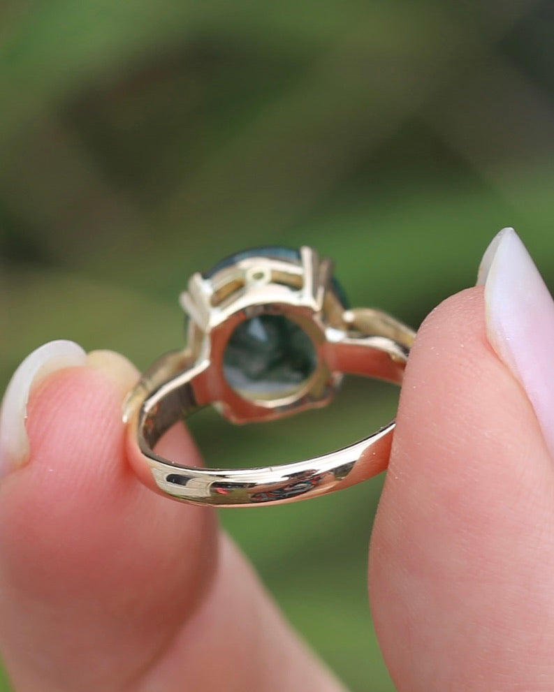 3ct Round Moss Agate Double Claw Set Ring, 9ct Yellow Gold, size N or 6.75, 4.11g