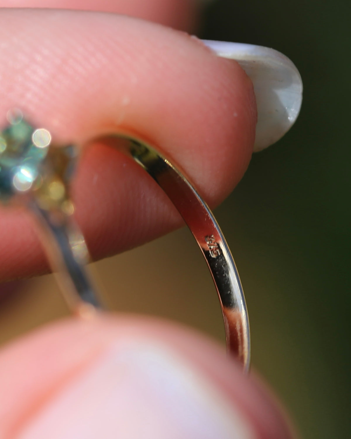 0.75ct Seafoam Parti Sapphire Solitaire, 9ct Yellow Gold, size M1/2 or just over 6.25, 1.24g