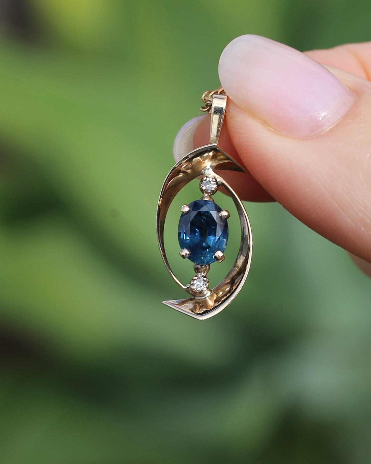 1.5ct Natural Blue Sapphire and Diamond Vintage Pendant, 9ct Yellow Gold, 1.57g