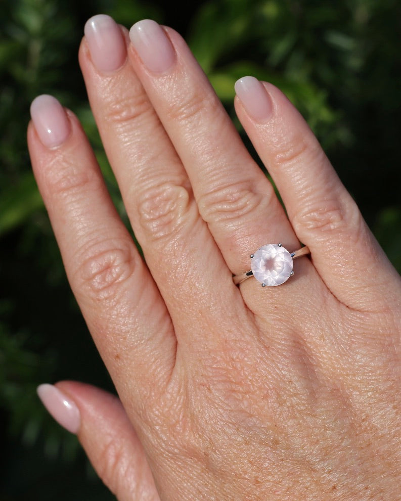 3.7ct Rose Quartz (10mm) Solitaire Ring, Sterling Silver, size O or 7.25, 3.57g
