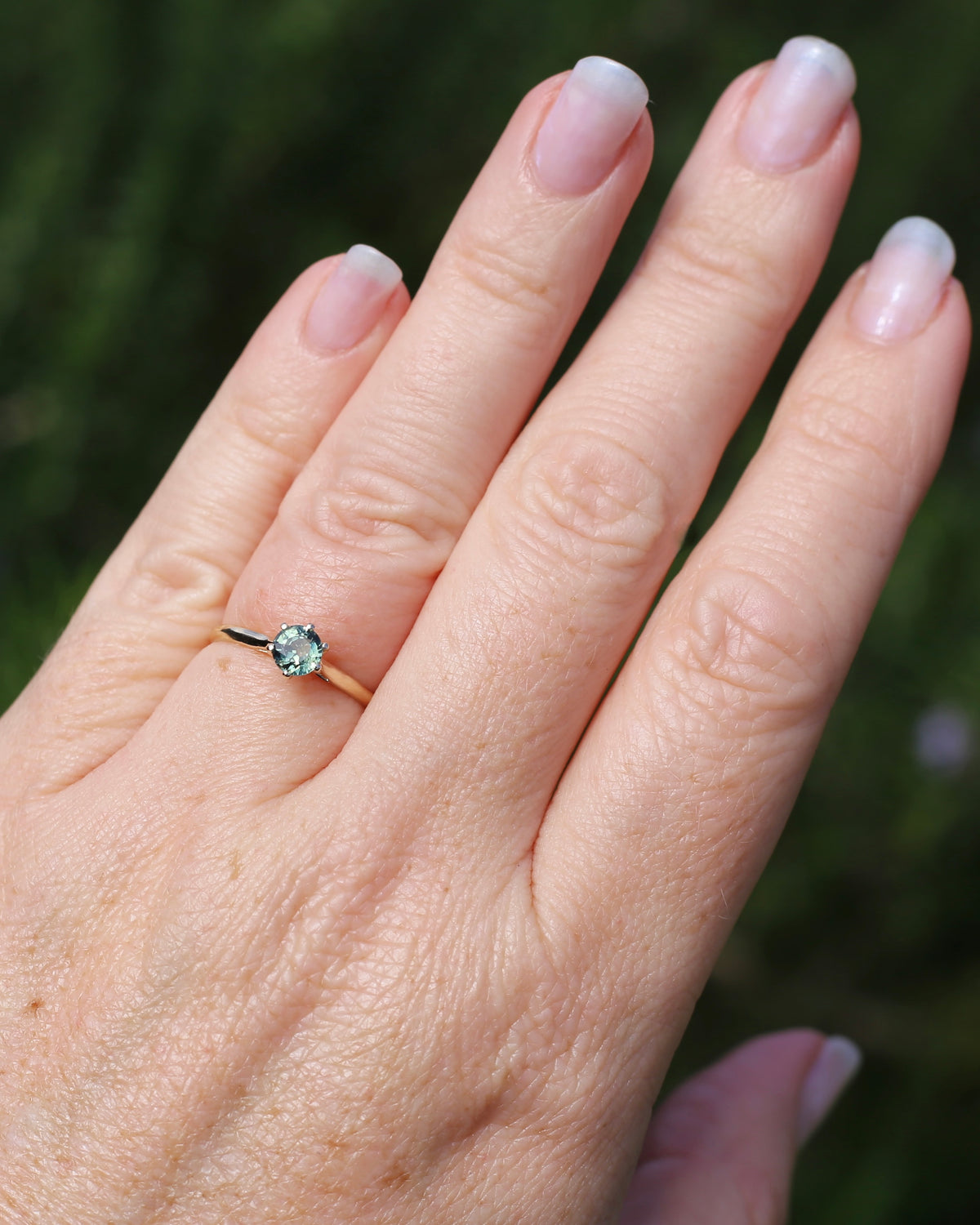 0.75ct Seafoam Parti Sapphire Solitaire, 9ct Yellow Gold, size M1/2 or just over 6.25, 1.24g
