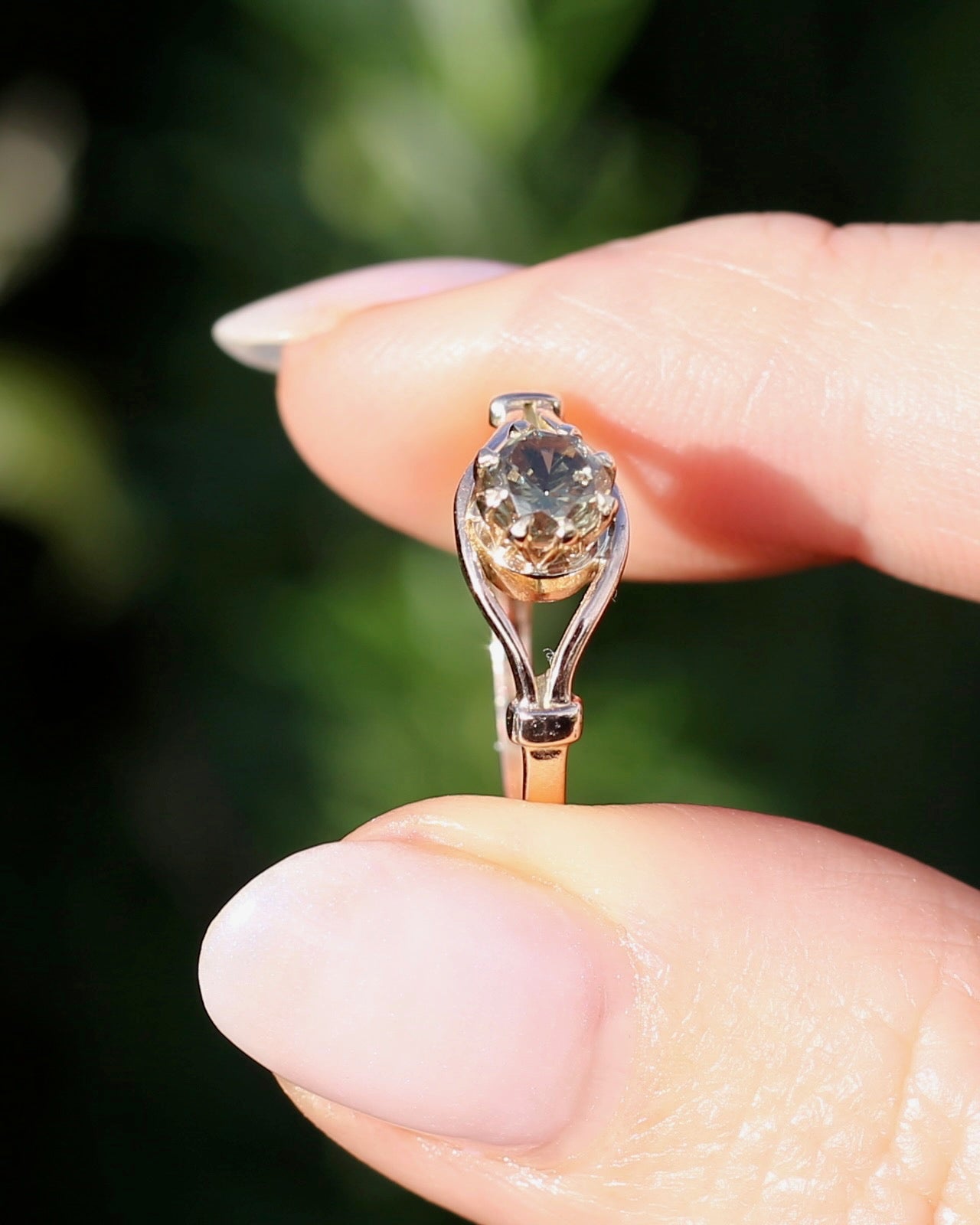 East African Green Zircon, Vintage 8 Claw Setting, Old Rosey Gold, size M1/2 or 6.5