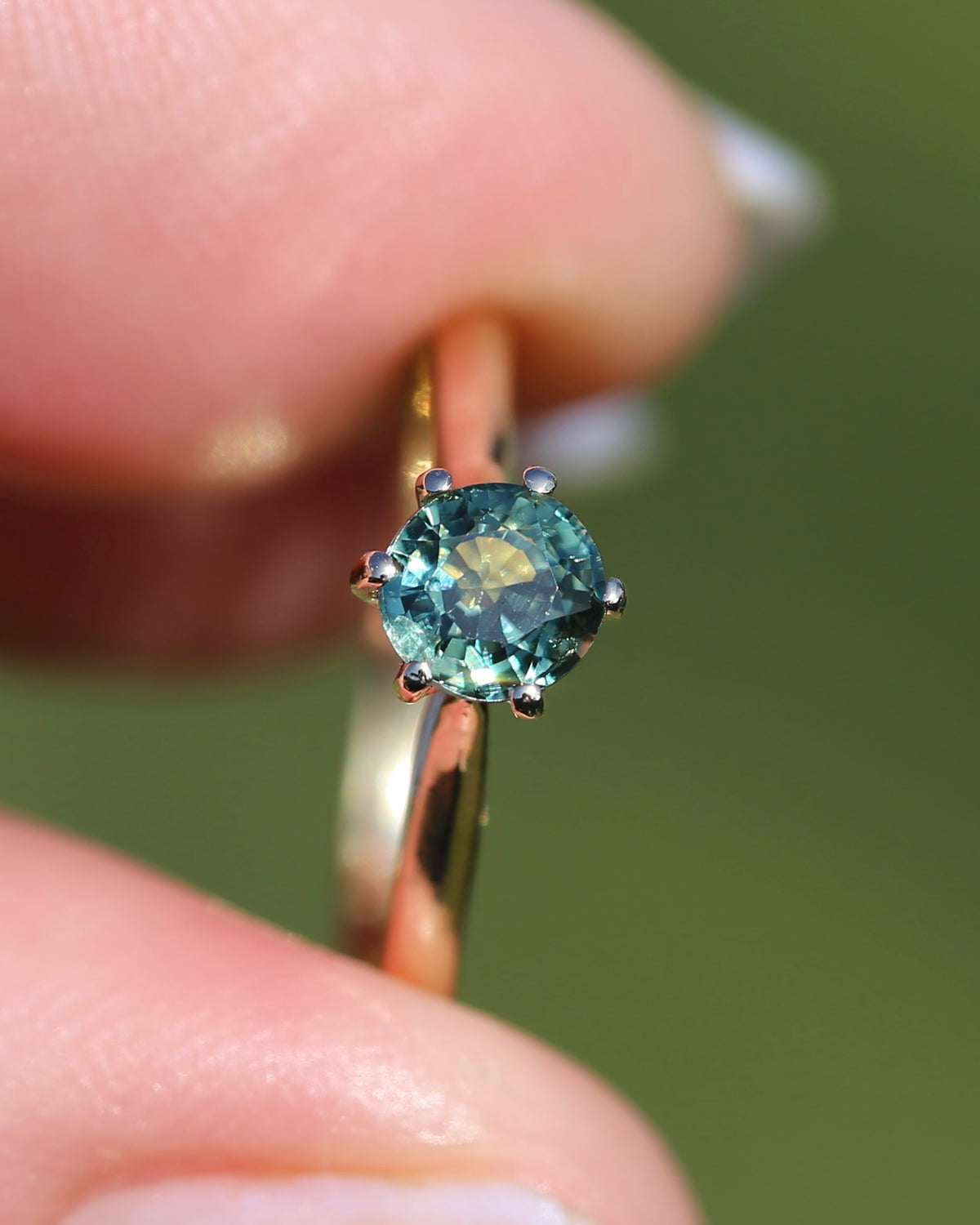 0.75ct Seafoam Parti Sapphire Solitaire, 9ct Yellow Gold, size M1/2 or just over 6.25, 1.24g