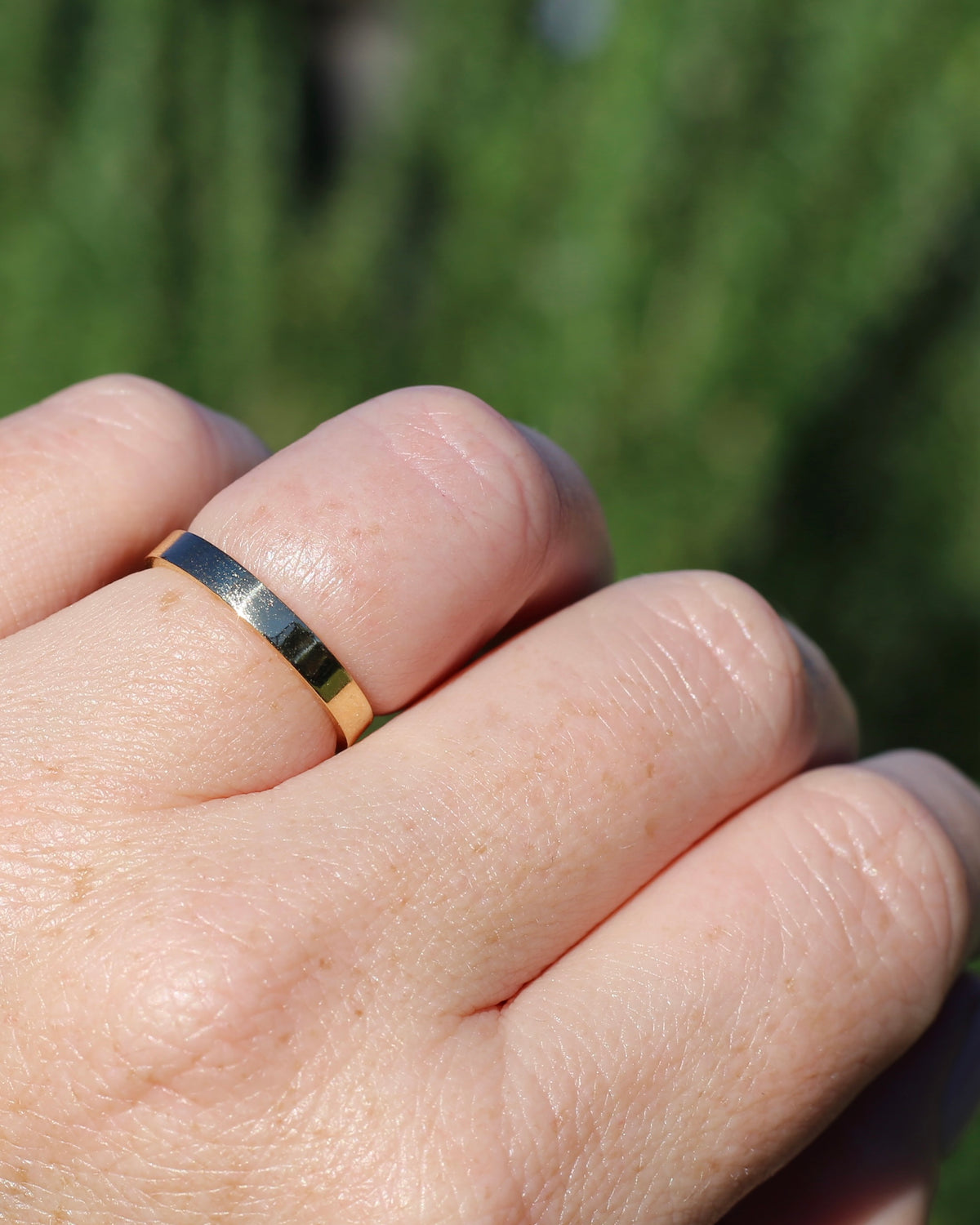 18ct Flat 2.75mm Wedder, 18ct Yellow Gold, size 6.5 or just over M1/2, 2.98g