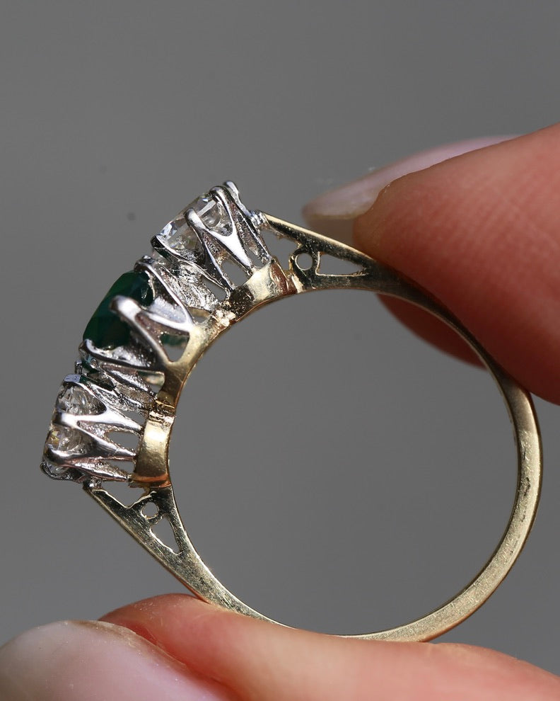 1988 Made Green and White Stone Trilogy, 9ct Yellow and White Gold, size L or 5.75, 2.23g