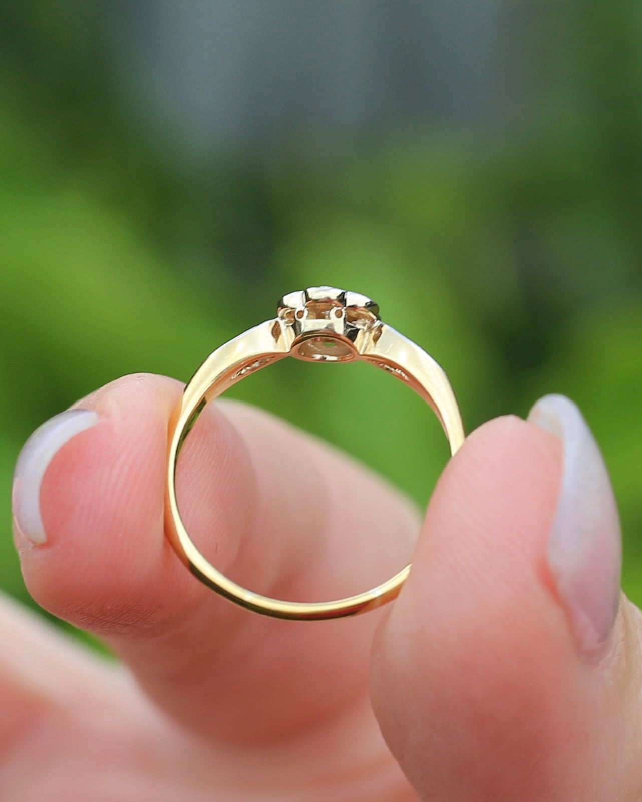 Circa 1930s Single Cut Daisy Cluster, 18ct Yellow Gold and Platinum, size M1/2 or 6.5, 2.2g