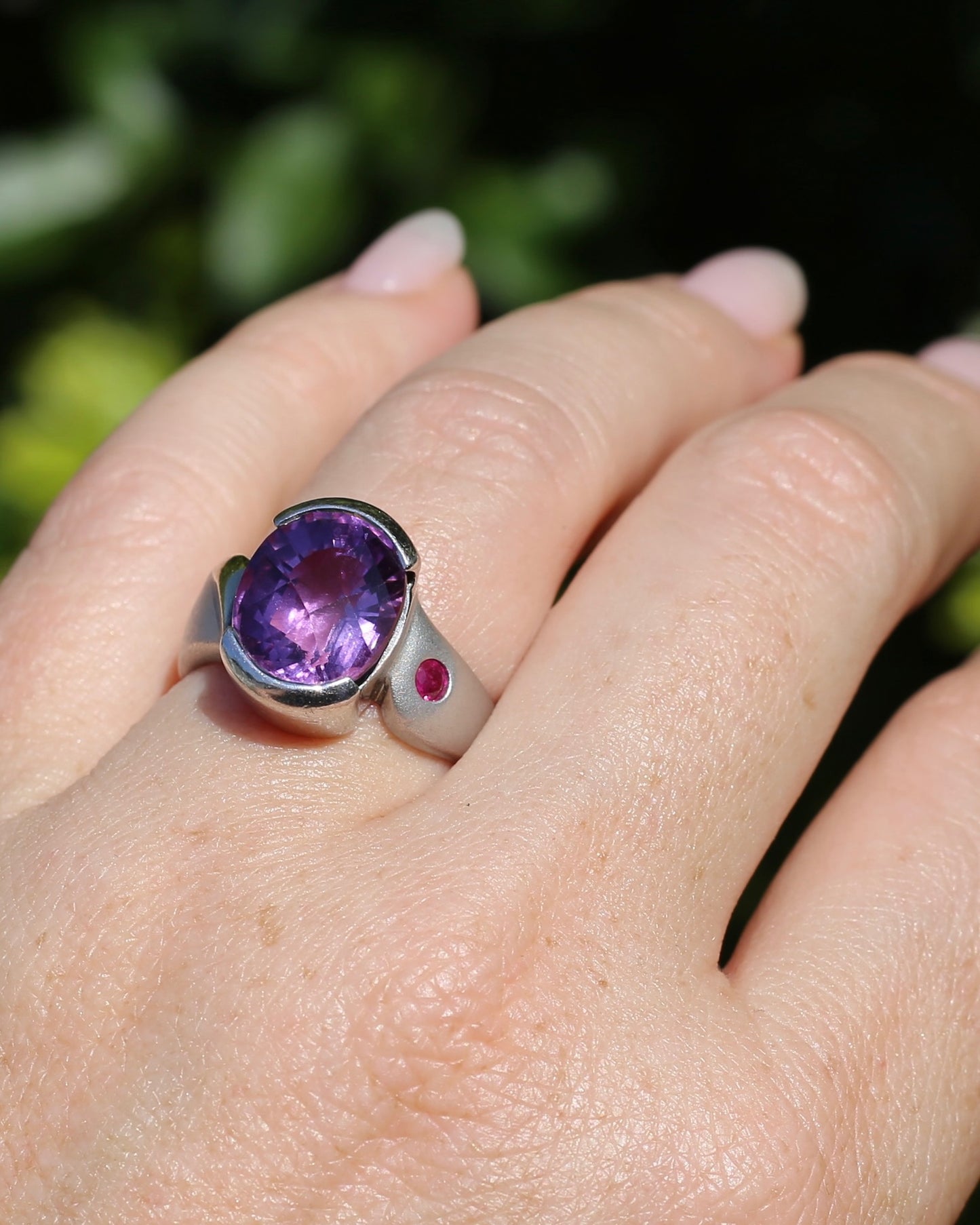 Harlequin Cut Oval Amethyst and Ruby Ring with Brushed Finish and Gold Plating Detail, 9.1g, size P1/2 or 8