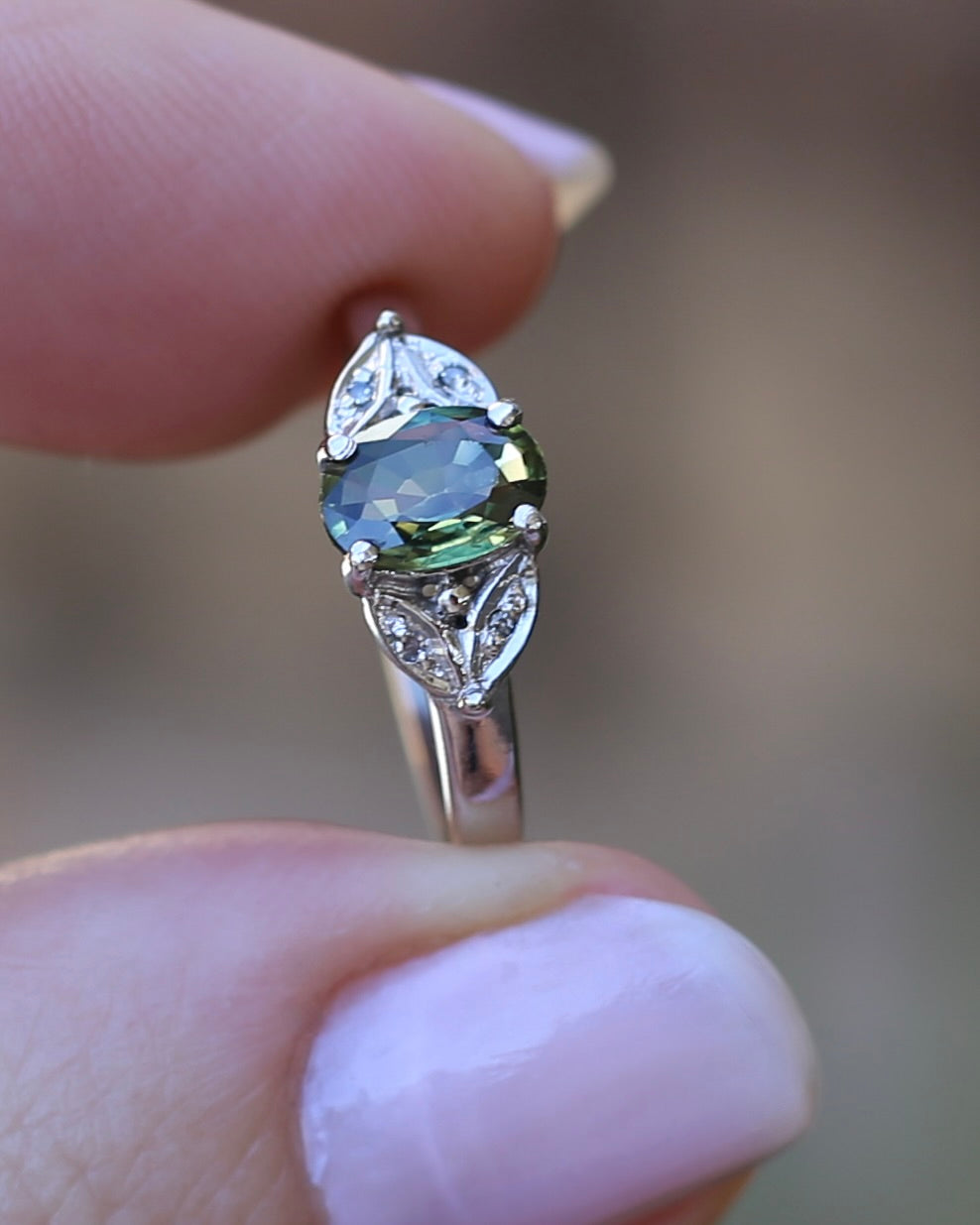 0.8ct Parti Sapphire and Single Cut Diamond Ring, 9ct White Gold, size N or just over 6.5, 2.00g