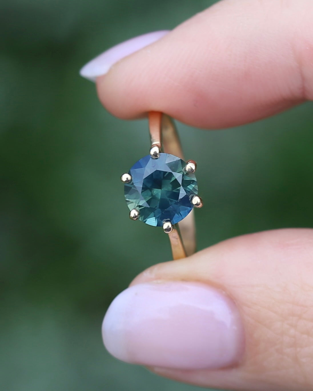 2.95ct Unheated Parti Sapphire Solitaire, 9ct Yellow Gold, size O or 7.5, 3.05g