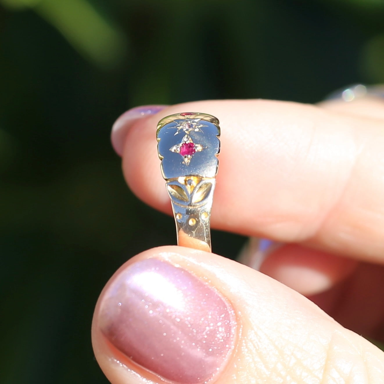 Antique 1904 Scalloped Edged Ruby & Diamond Gypsy Set Trilogy, 18ct Yellow Gold, size Q1/2 or 8.25