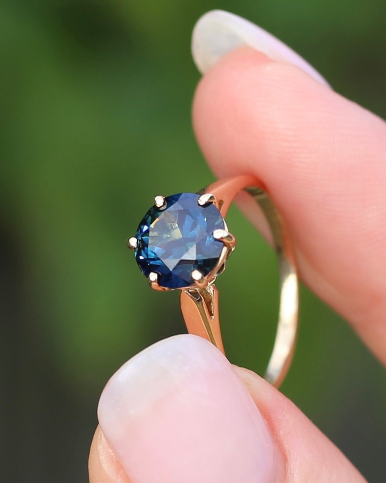 Vintage 2.44ct Blue Parti Ring, 14ct Yellow Gold, size O or 7.25, 2.49g with valuation
