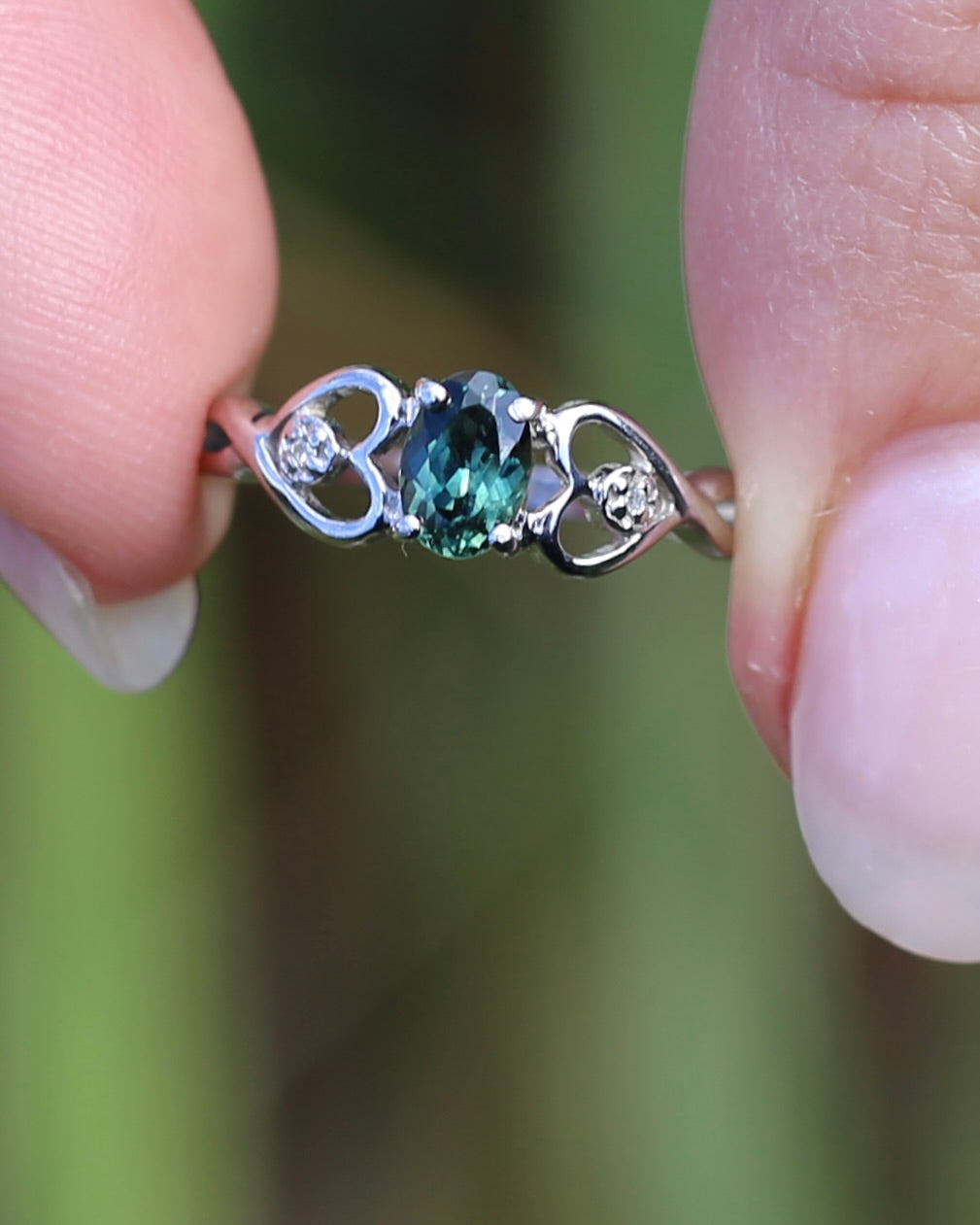 0.7ct Natural Green Parti Sapphire with tiny Diamond Set Heart Shoulders, 9ct White Gold, size K or 5.25, 1.27g