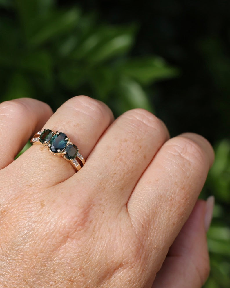 2.49ct Australian Green and Parti Sapphire Trilogy with diamond side stones, 10ct Yellow Gold, size 7 or just over N1/2, 3.38g