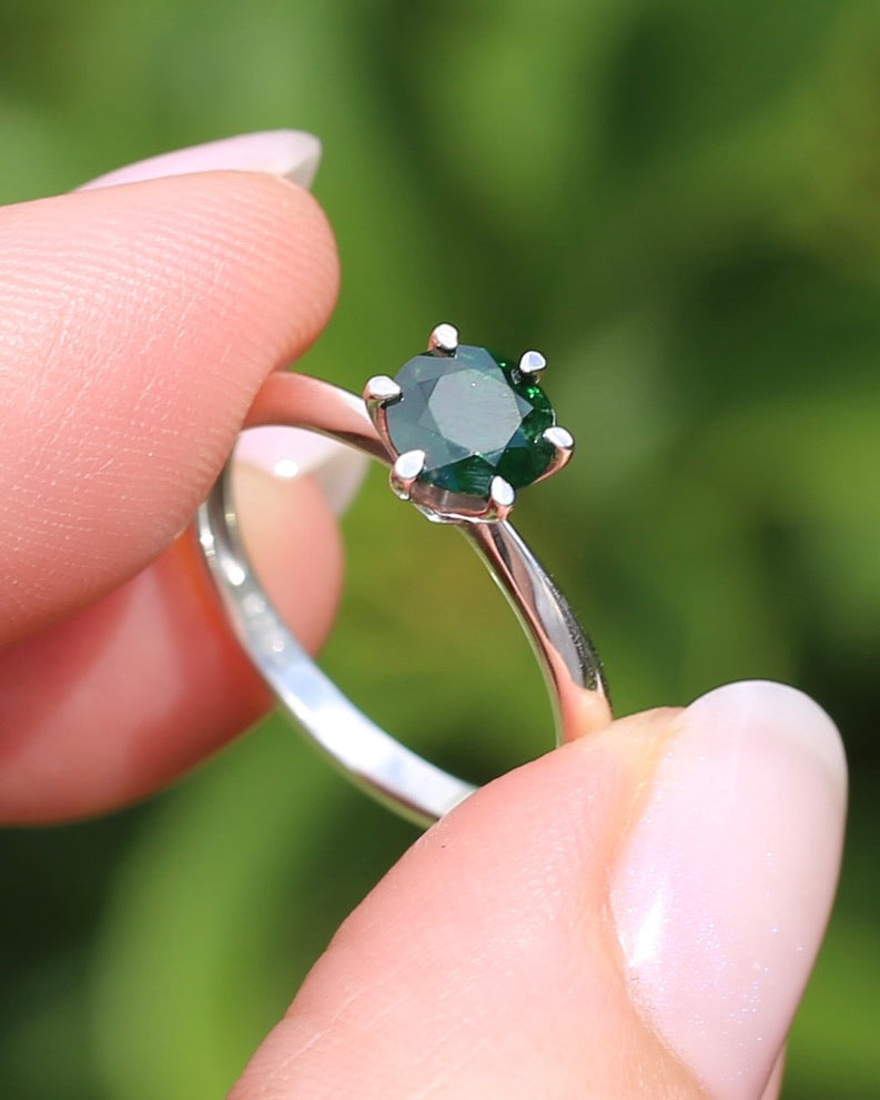 1.1ct Tsavorite Green Garnet in 6 Claw Solitaire Ring, Sterling Silver, size N or 6.75, 1.85g