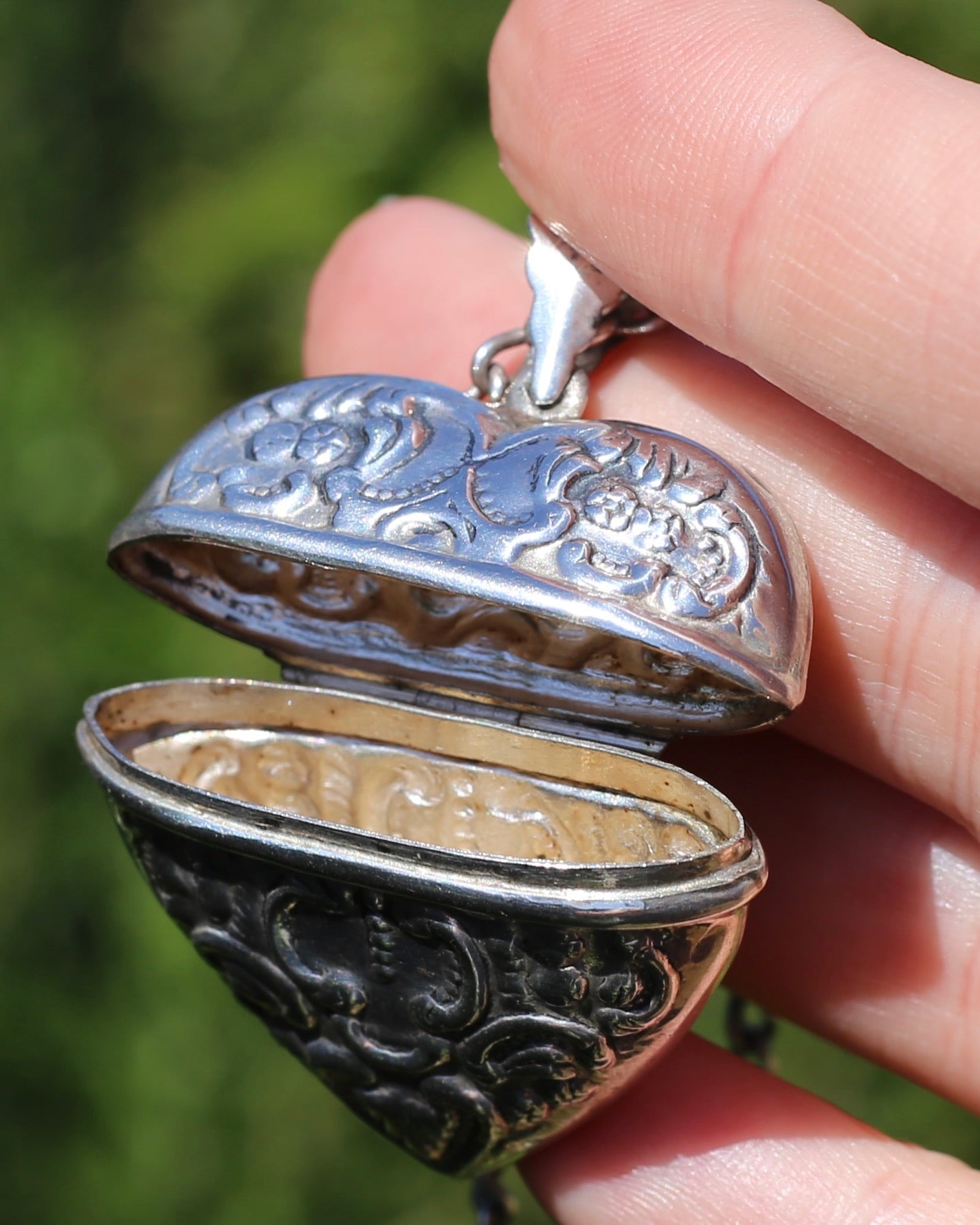 Vintage Heart Shaped Repousse Sterling Silver Vinaigrette Pendant, 12.0g