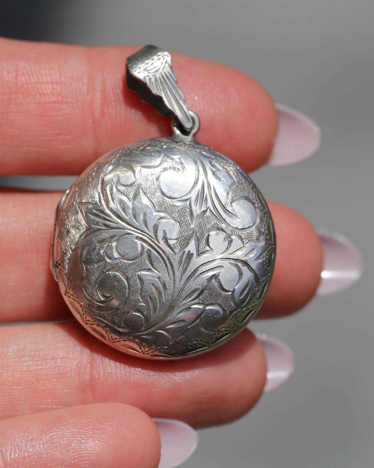 Vintage Hand Carved Round Locket, Thailand Sterling Silver, 11.59g, 33.4 x 30mm