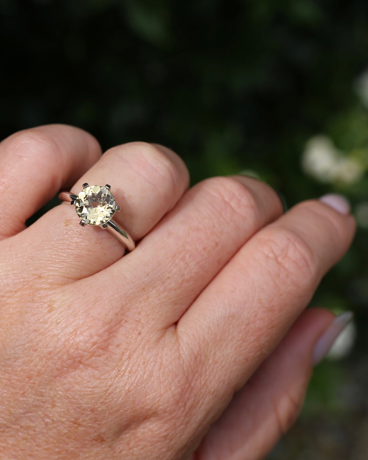 9mm 2.25ct Natural Yellow Beryl, 6 Claw Set, 9ct White Gold, size N1/2 or nearly 7, 3.75g