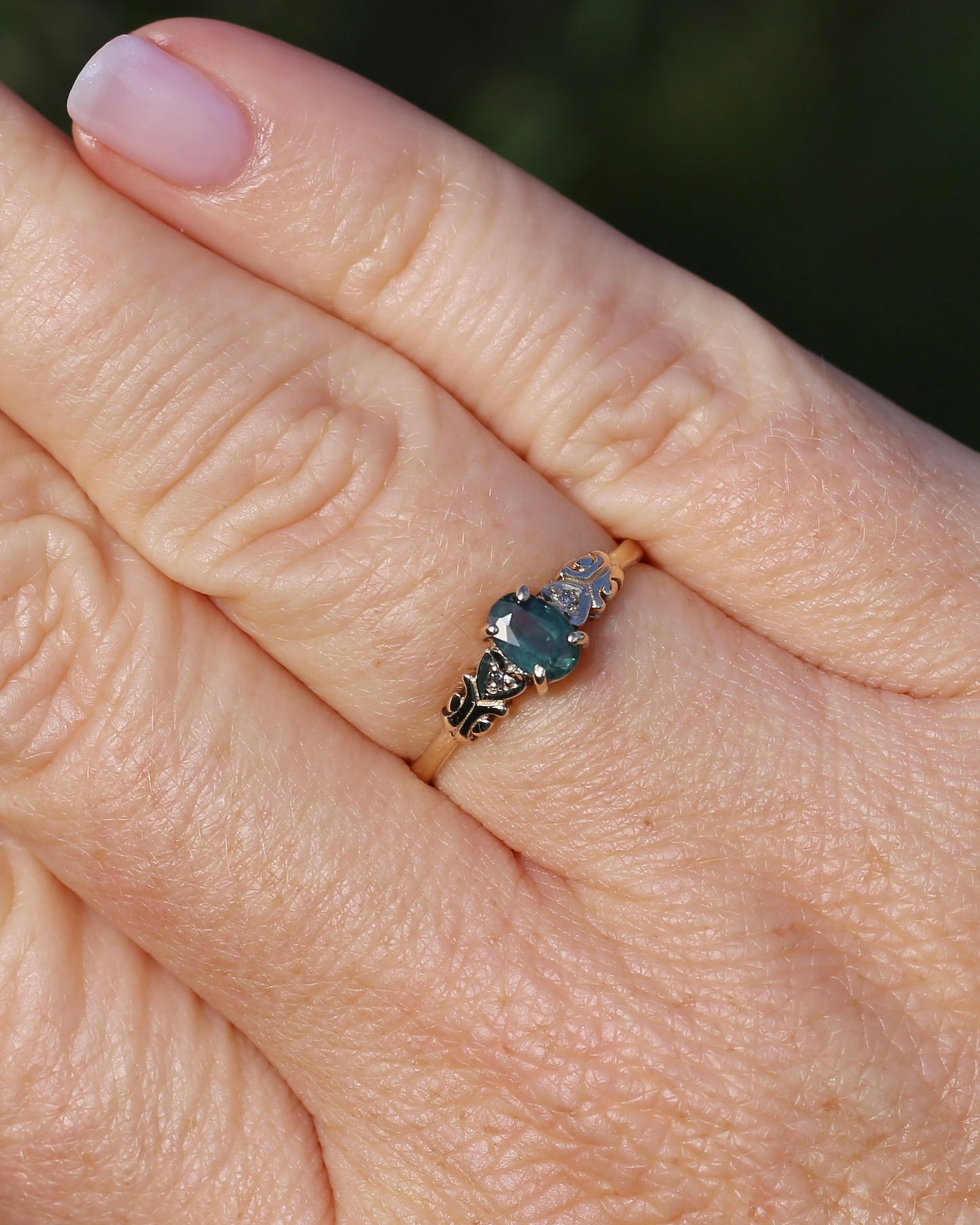 0.5ct Natural Green Parti Sapphire with Diamond Set Heart & Leaf Shoulders, 9ct Yellow Gold, size O1/2 or 7.5, 1.44g