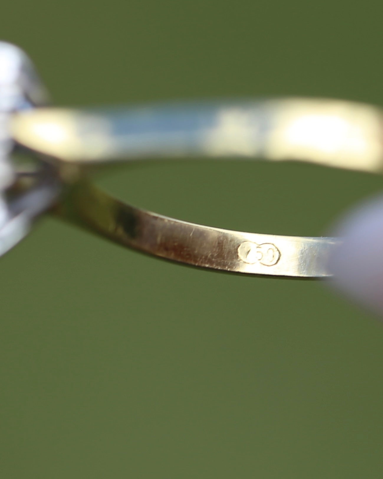 Natural Sapphire and Diamond Halo, 18ct White and Yellow Gold, size R or just over 8.5, 3,15g