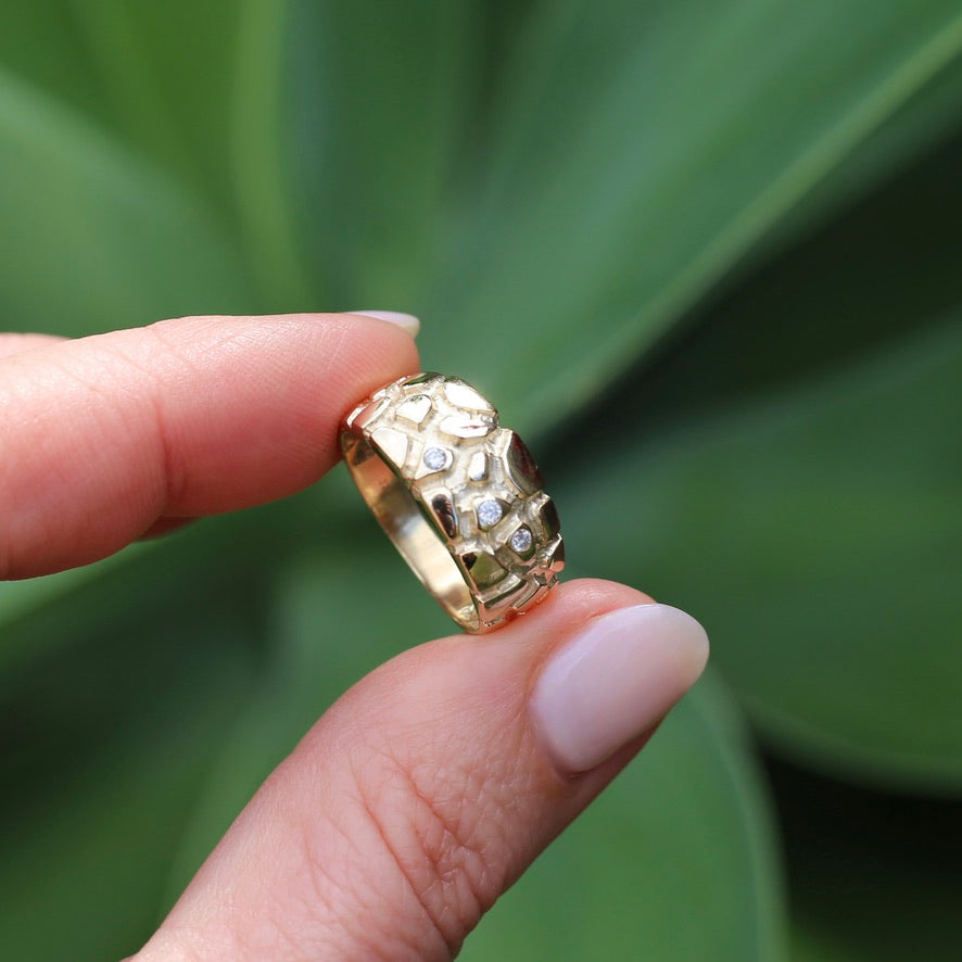 Mid Century Inspired Cobblestone and Diamond Ring, 9ct yellow gold, size R or just bigger than 8.5