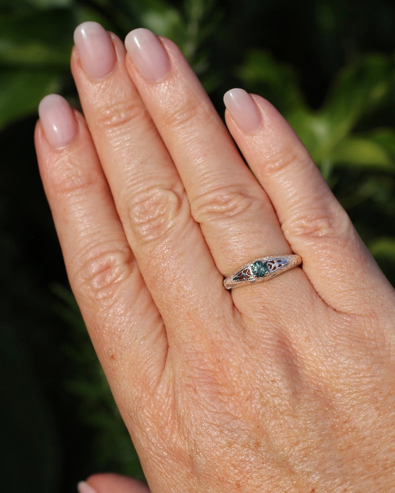 0.4ct Parti Sapphire Solitaire, Silver Filigree Ring, size N1/2 or 7, 2.6g