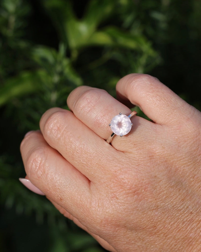 3.7ct Rose Quartz (10mm) Solitaire Ring, Sterling Silver, size O or 7.25, 3.57g