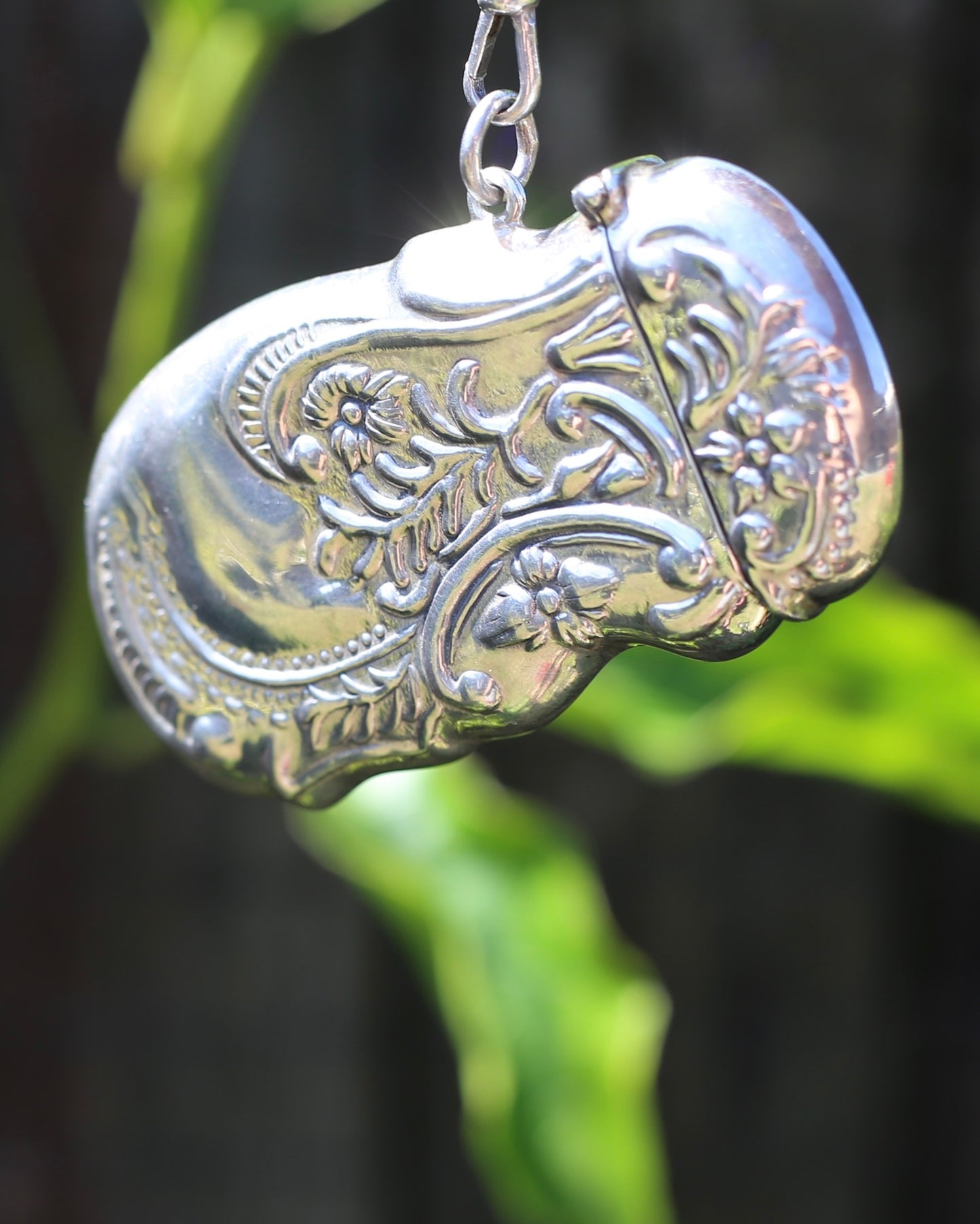 Art Nouveau Inspired Floral Repousse Vesta Case, Sterling Silver, 30.6g