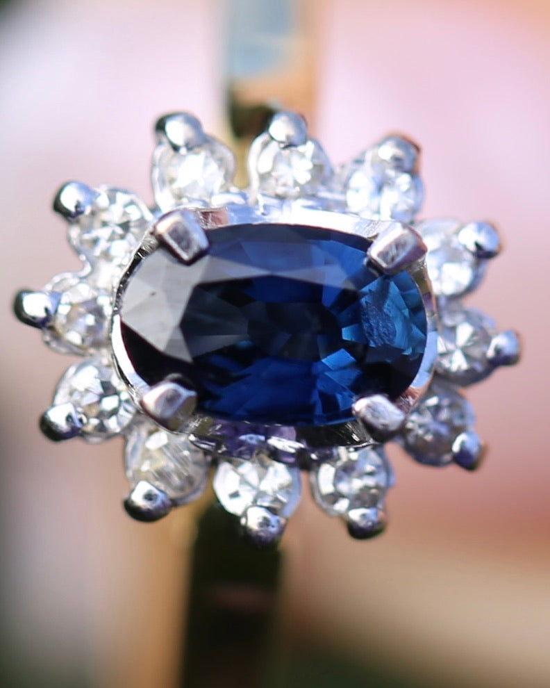 Natural Sapphire and Diamond Halo, 18ct White and Yellow Gold, size R or just over 8.5, 3,15g
