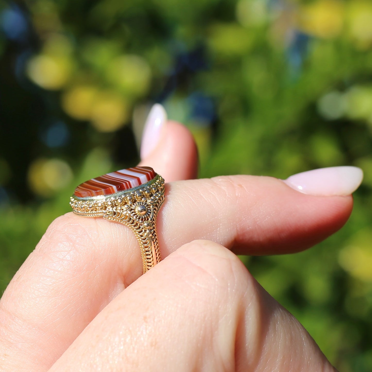 Mid Century Banded Agate in the Elaborate Scroll Detailed Floral Ring, 14ct Yellow Gold, size K1/2 or just under 5.5