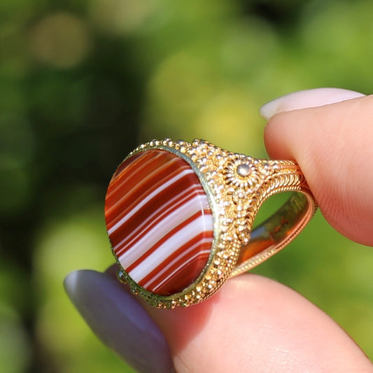 Mid Century Banded Agate in the Elaborate Scroll Detailed Floral Ring, 14ct Yellow Gold, size K1/2 or just under 5.5