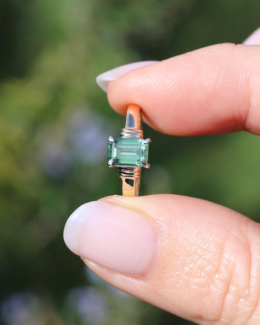 1.3ct Natural Green Emerald Cut Sapphire, 9ct White and Yellow Gold, size K1/2 or 5.5, 2.0g