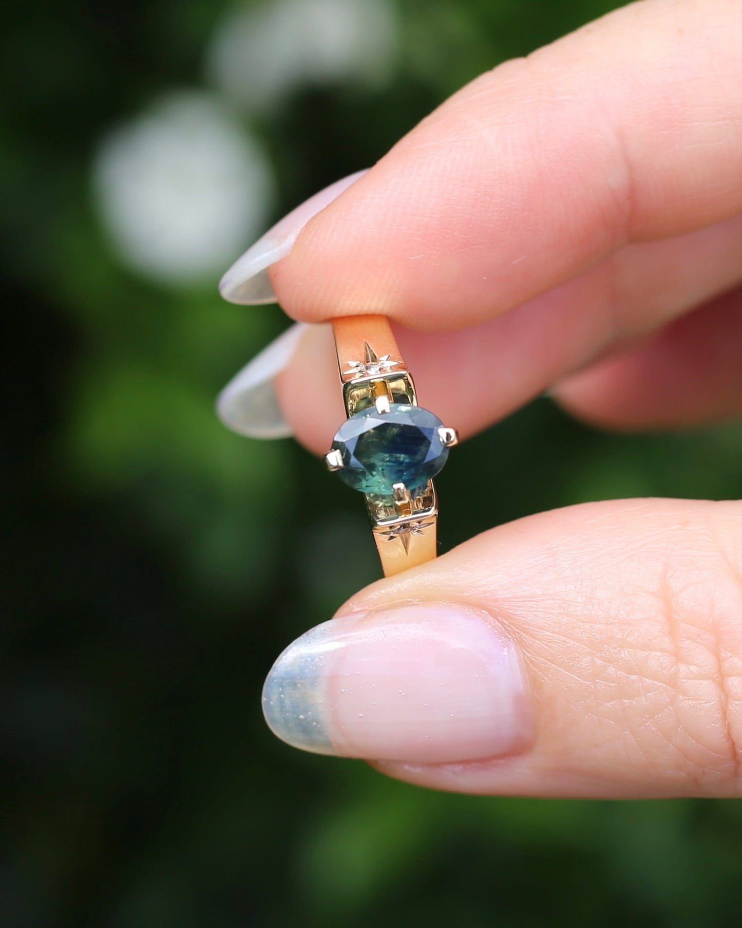 Circa 1970s 1.2ct Oval Australian Parti Sapphire Ring with Star Set Diamond Side Stones, 9ct Yellow Gold, size R1/2 or 8.75, 3.28g