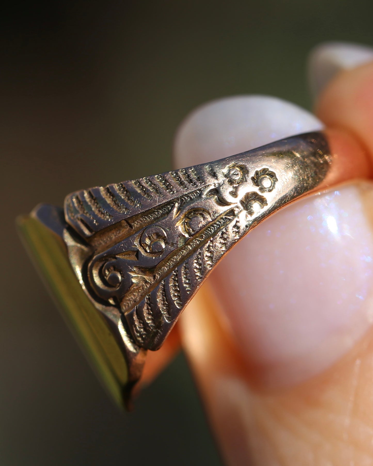 Antique 1918 Signet Ring with Carved Shoudlers, 9ct Old Rose Gold, size Q or 8 - fits more like O1/2 - P or 7.5 based on width, 4.29g