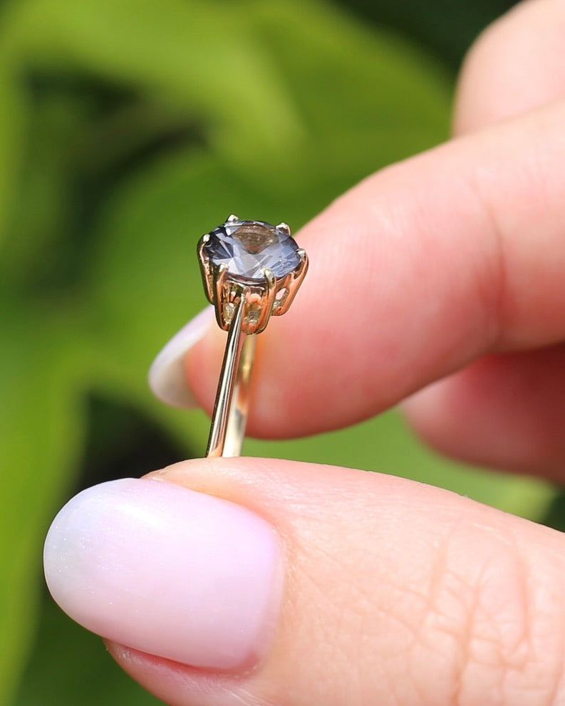 1.35 Lavender Grey Spinel Solitaire, 6 Claw setting, 9ct Yellow Gold, size 9.75 or just over T, 1.72g