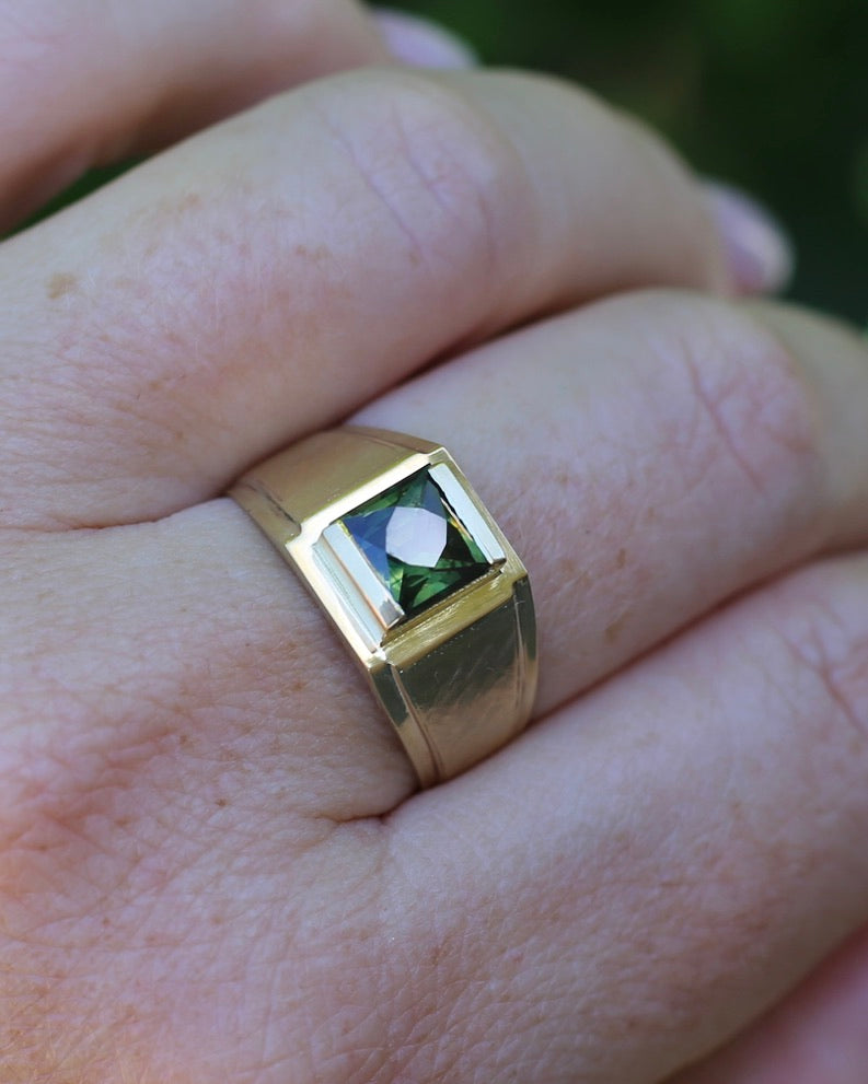 Circa 1950s 2.05ct Natural Unheated Parti Sapphire Signet Ring, 18ct Yellow Gold, size T1/2 or just under 10, 6.59g