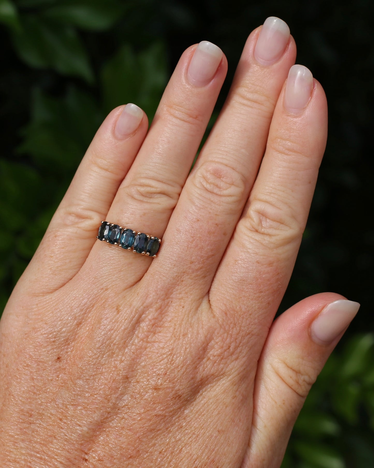 Vintage 3.25ct Five Stone Parti Sapphire Ring, 9ct Yellow Gold, size O1/2 or 7.5 with valuation, 3.05g