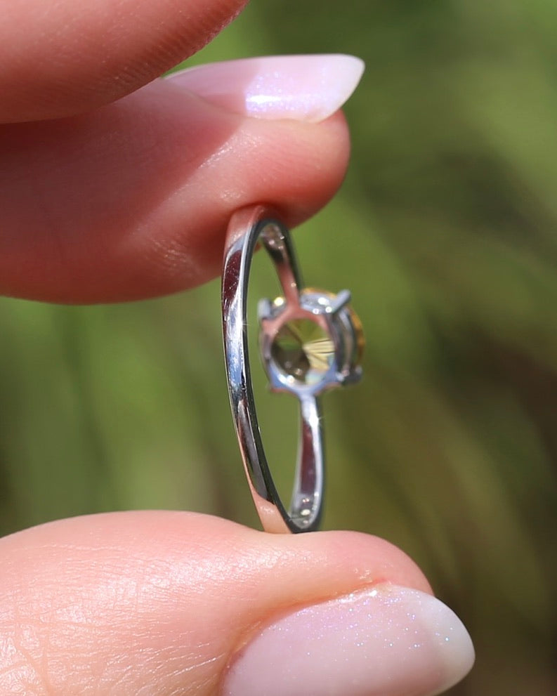 1.05ct Citrine Solitaire, Sterling Silver, size Q1/2 or just under 8.5, 2.0g
